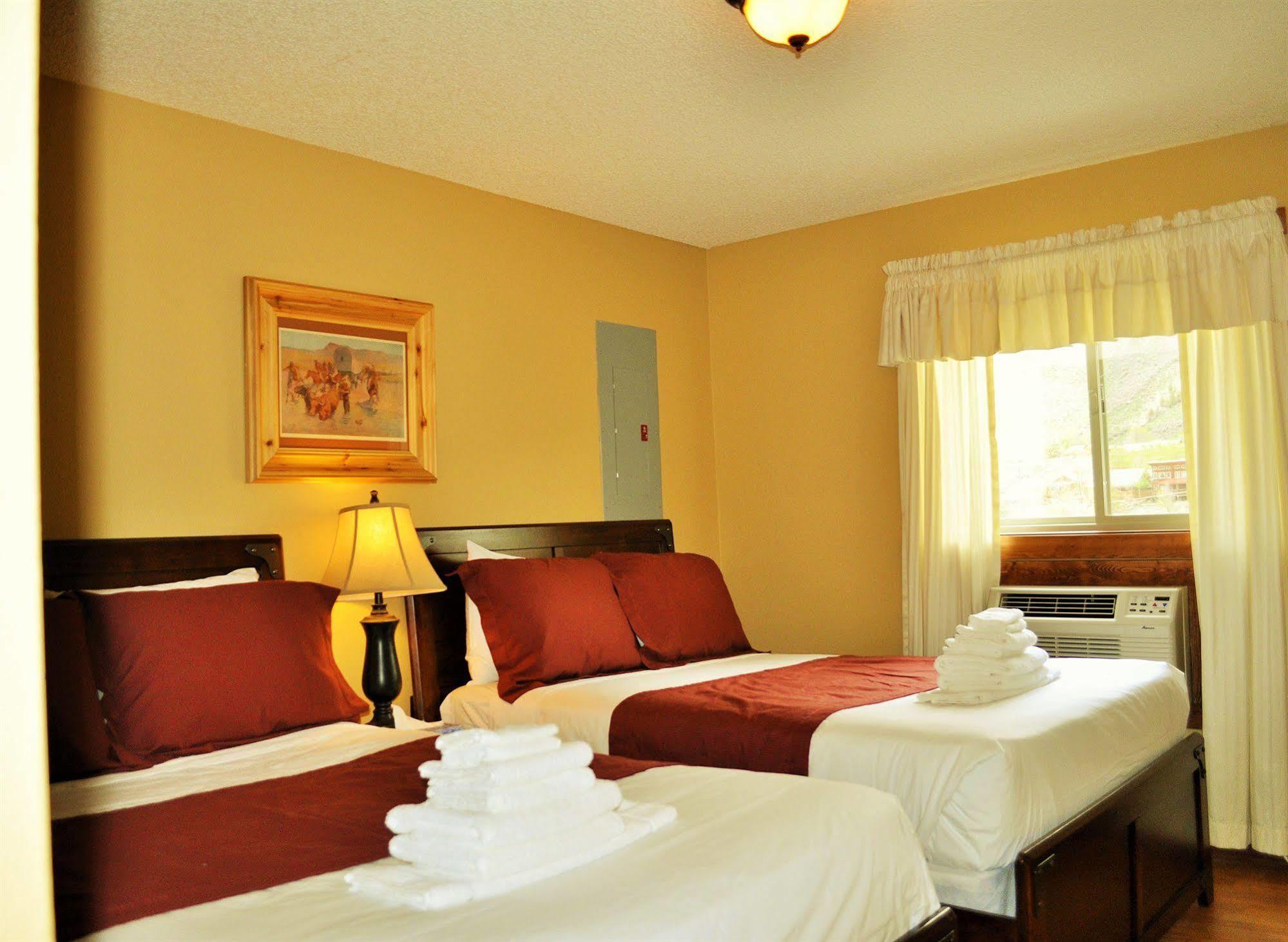 Yellowstone Condos & Suites Гардинър Екстериор снимка