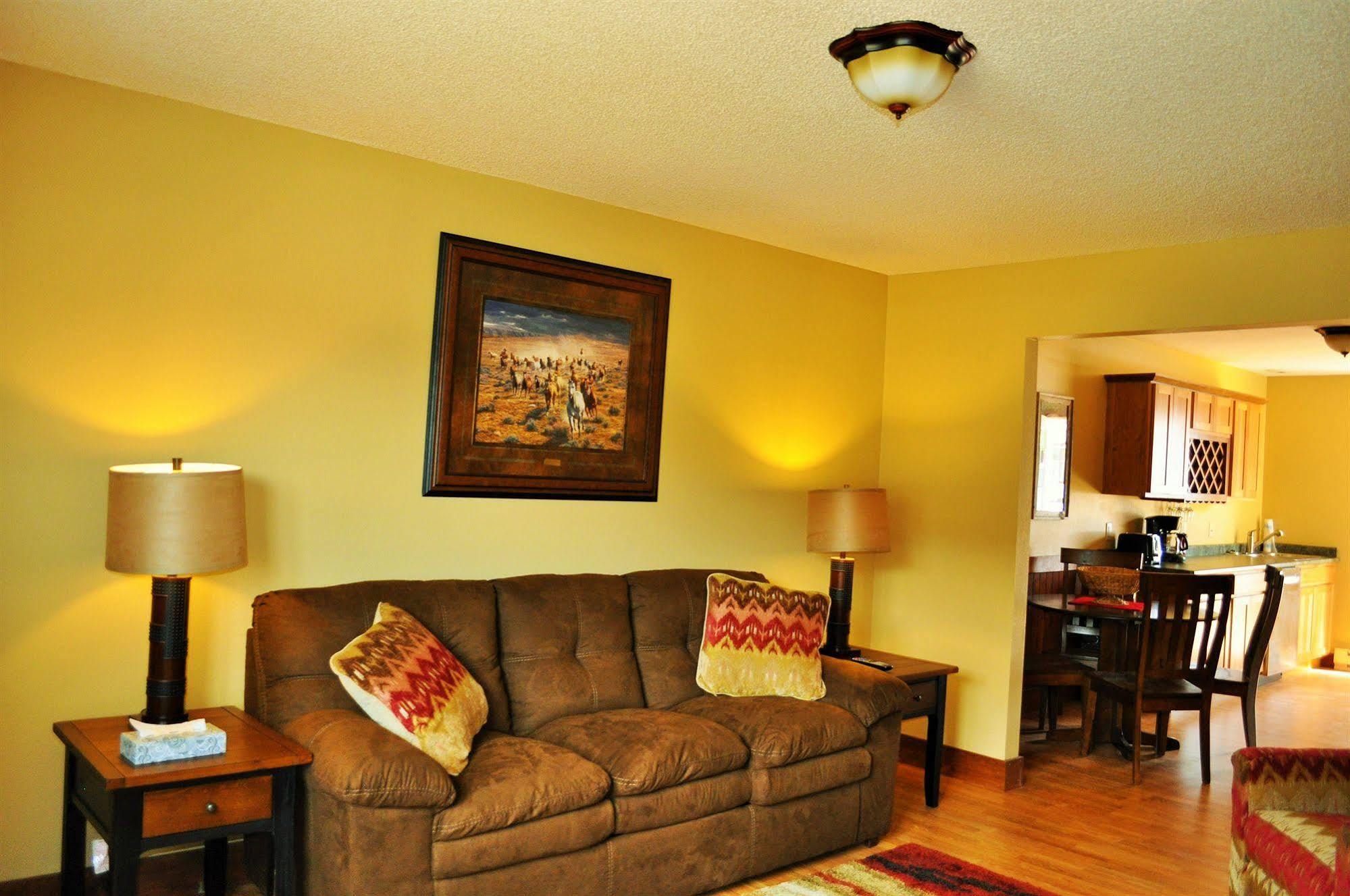 Yellowstone Condos & Suites Гардинър Екстериор снимка