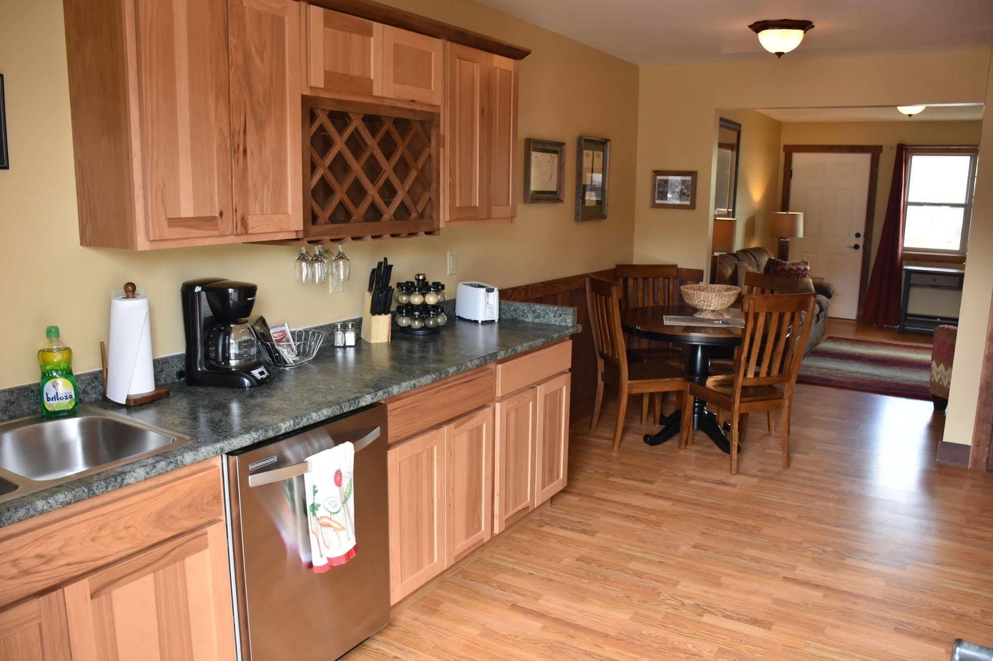Yellowstone Condos & Suites Гардинър Екстериор снимка