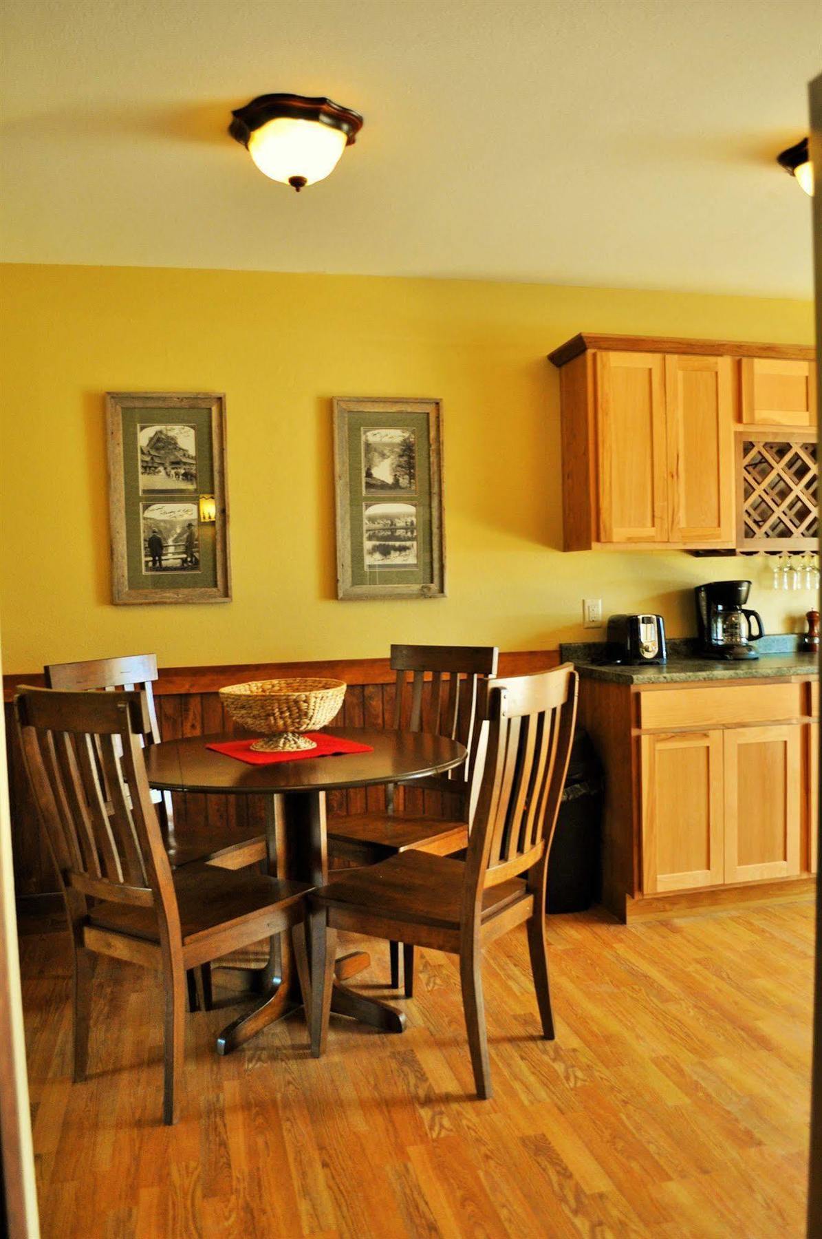 Yellowstone Condos & Suites Гардинър Екстериор снимка